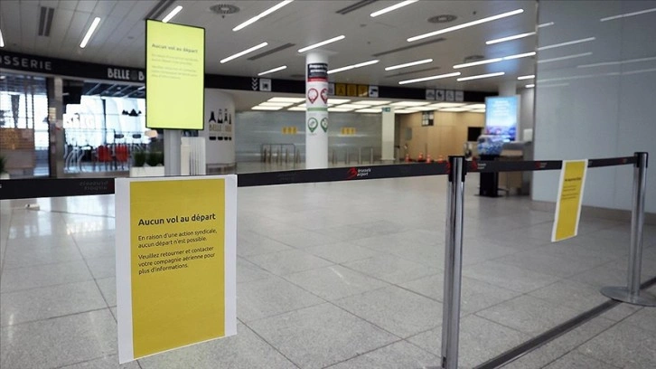 Brüksel Güney Havalimanı'nda güvenlik görevlilerinin grevi nedeniyle kaos yaşanıyor