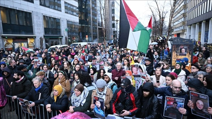 Brüksel'de AB Dışişleri Bakanları Toplantısı sırasında Filistin'e destek gösterisi düzenle