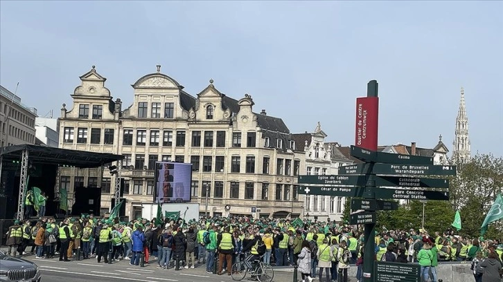 Brüksel'de öğretmenler greve gitti, eğitim sistemini protesto etti