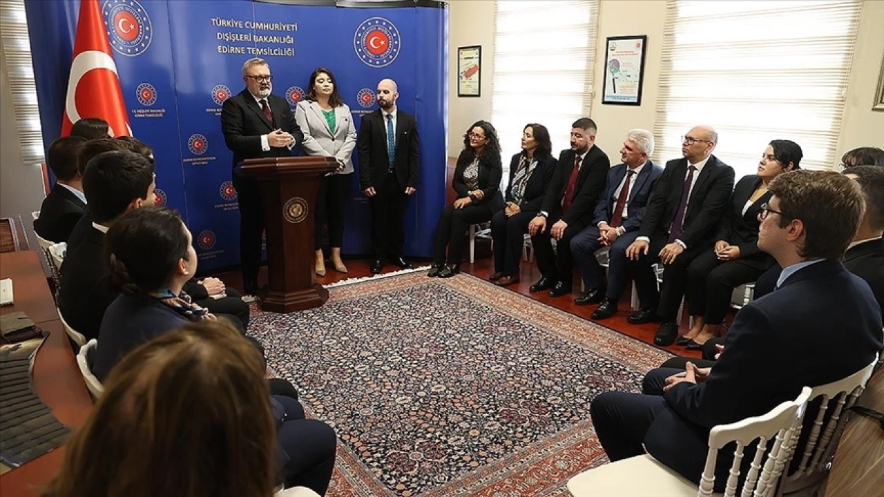 Bulgaristan'dan gelen yeni mezun diplomatlar Edirne'de ziyaretlerde bulundu