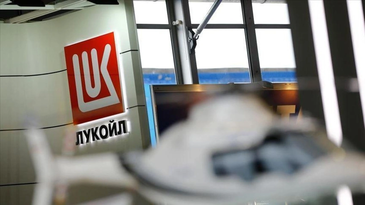 Bulgaristan'ın Lukoil'e uygulanacak yaptırımlardan geçici muaf olması ülkede olumlu karşıl