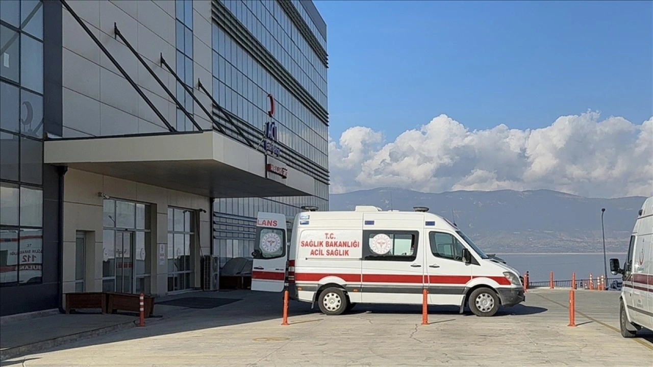 Burdur'da sahipsiz köpeklerin saldırdığı 13 yaşındaki çocuk yaralandı