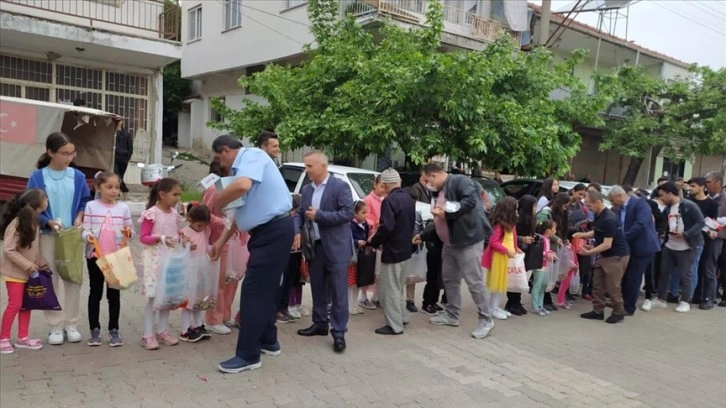 Burdur'da bir asırdır aynı bayramlaşma geleneğini yaşatıyorlar