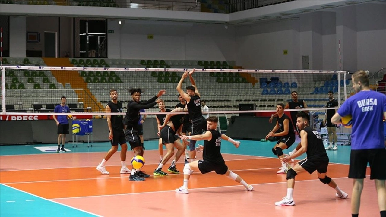 Bursa Büyükşehir Belediyespor kupa ve ligde başarı hedefliyor