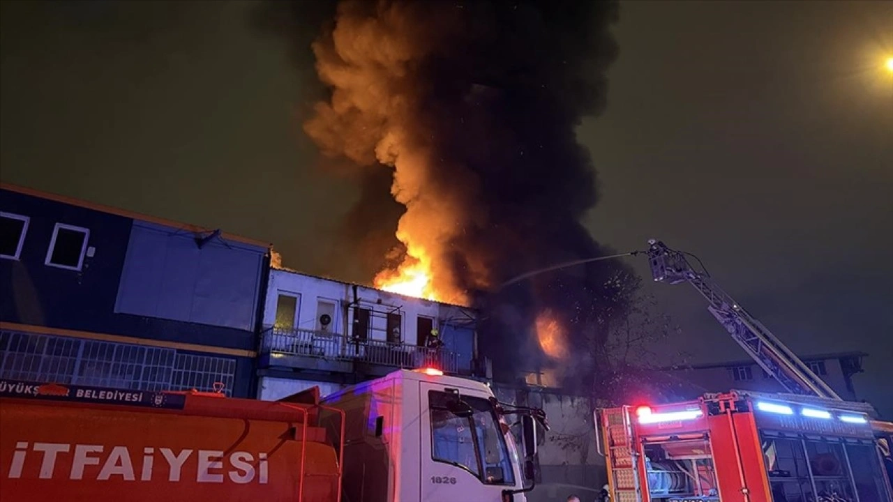 Bursa'da 2 iş yerinde hasara yol a&ccedil;an yangın s&ouml;nd&uuml;r&uuml;ld&uuml;