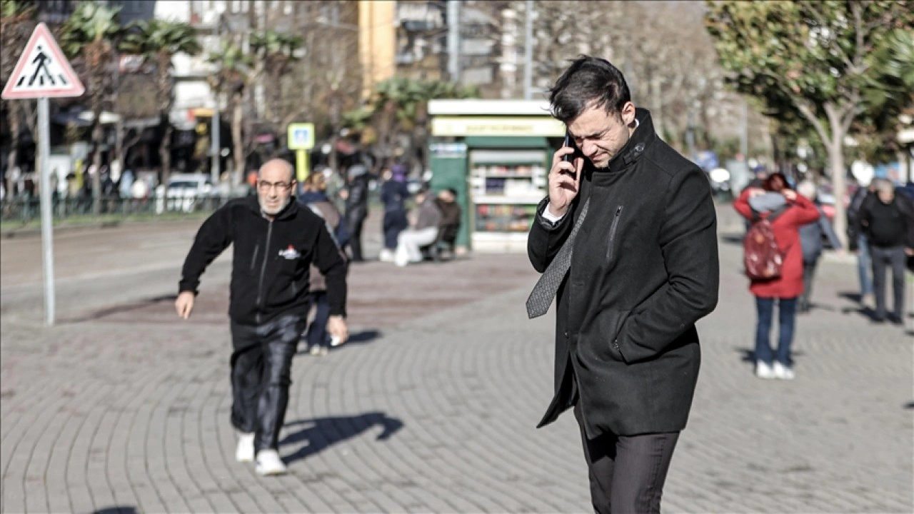 Bursa'da kuvvetli r&uuml;zgar etkili oluyor