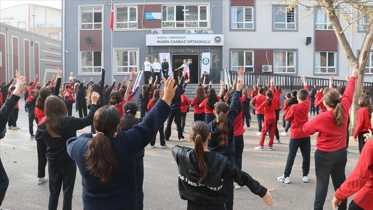 Bursa'da öğrenciler hareketli yaşam için spor etkinliklerine katıldı