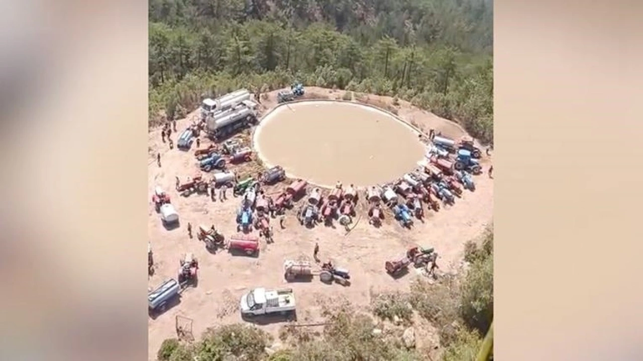 Bursa'da yangın söndürme havuzuna tankerlerle su taşıyan vatandaşlar helikopterleri susuz bırak