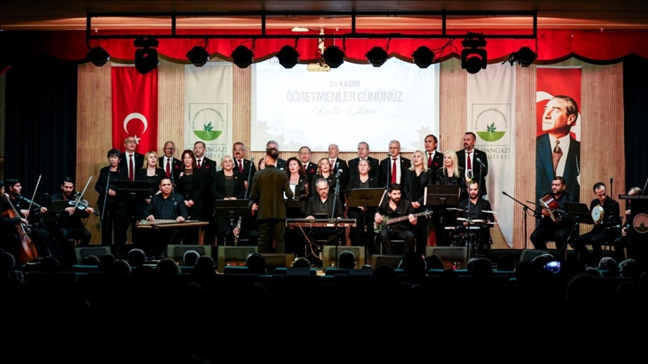 Bursa'nın muhtarlarından oluşan koro 7 yıldır sahne alıyor