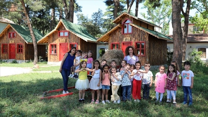 Bursa'daki tarım lisesinin ana sınıfı öğrencileri doğayla iç içe yetişiyor