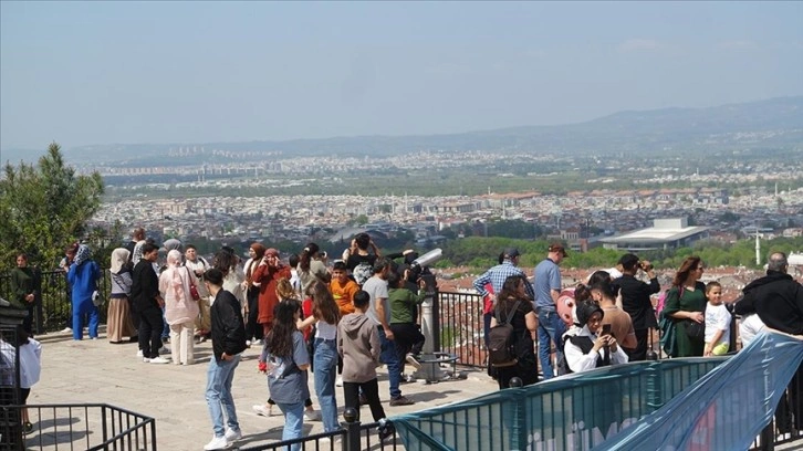 Bursa'nın tarihi ve turistik yerlerinde bayram haraketliliği yaşandı
