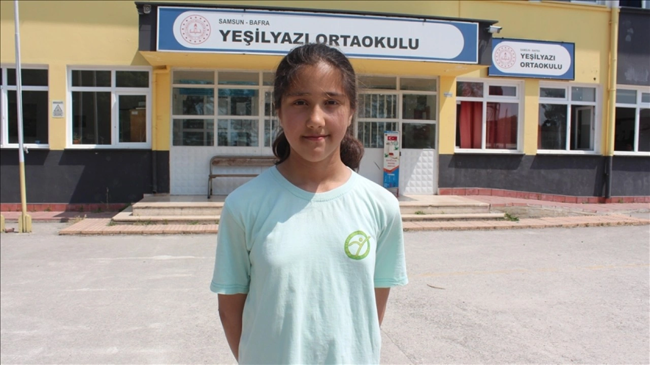 Bursluluk sınavında tam puan alan Esra, başarısını kitap okuma ve ders tekrarına bağladı