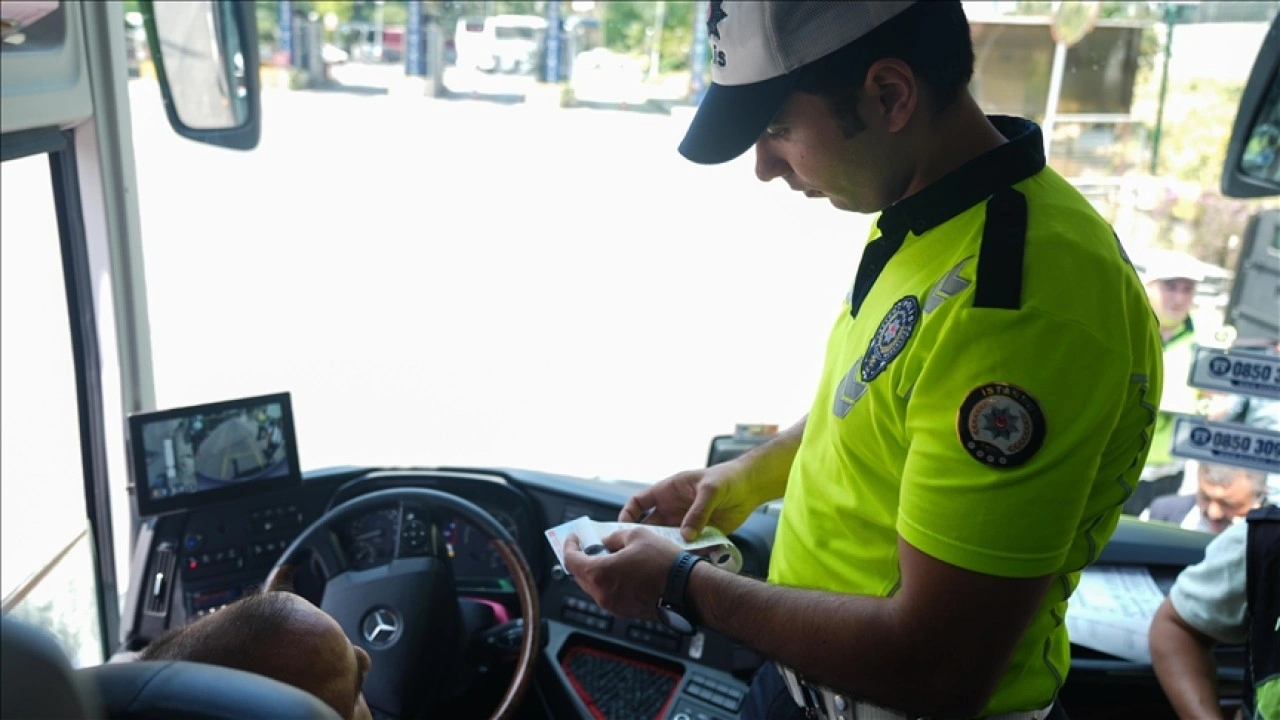 Büyük İstanbul Otogarı'nda polis ekiplerinin bayram denetimi sürüyor