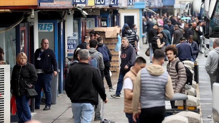 Büyük İstanbul Otogarı'nda bayram yoğunluğu sürüyor