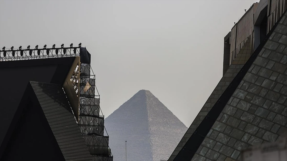 Büyük Mısır Müzesi, 20 yıldan uzun süren hazırlığın ardından bugün kapılarını açıyor