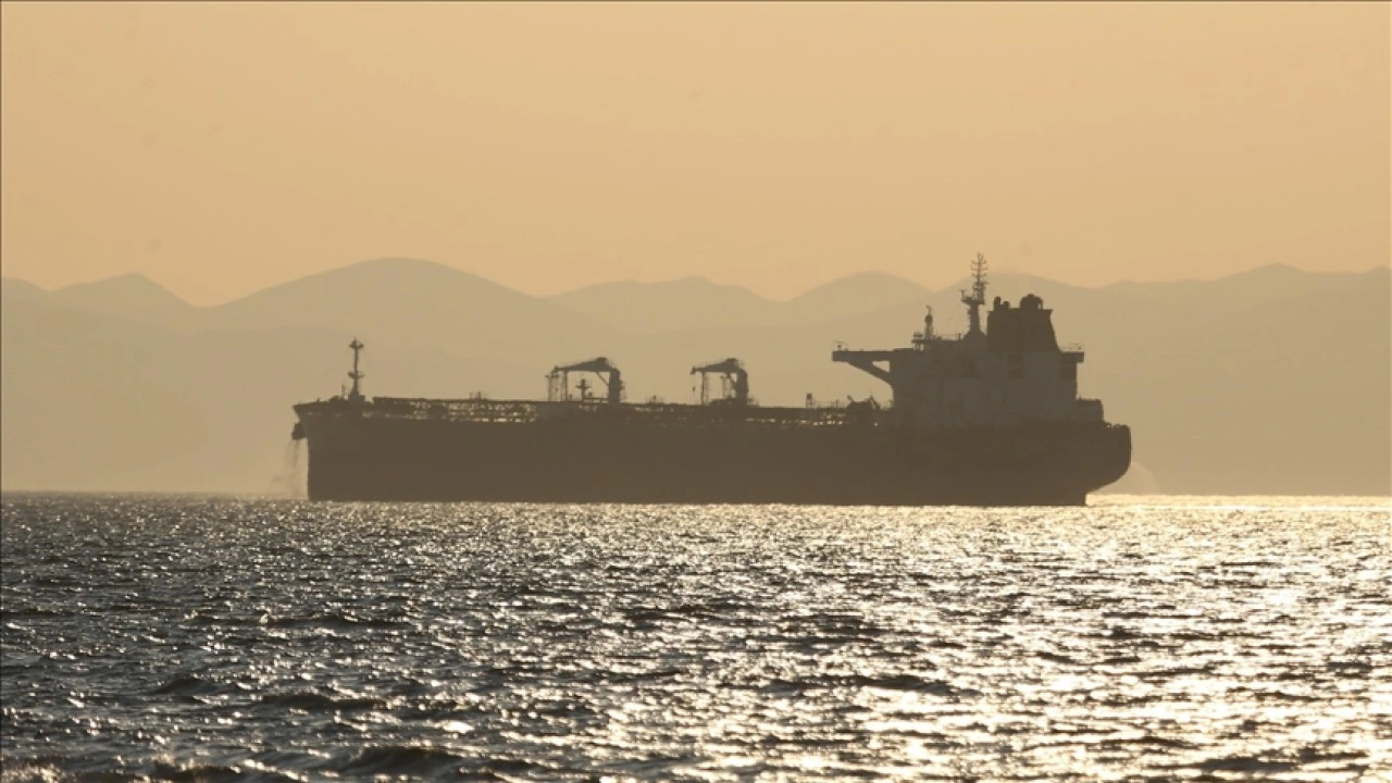 Çanakkale Boğazı'nda ham petrol tankerinde makine arızası meydana geldi