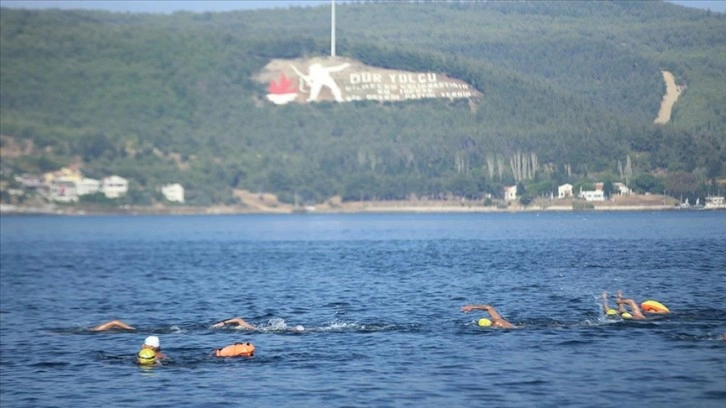 Çanakkale Boğazı'nı yüzerek geçmek için 17 ülkeden 1000'e yakın yüzücü kıyasıya yarıştı