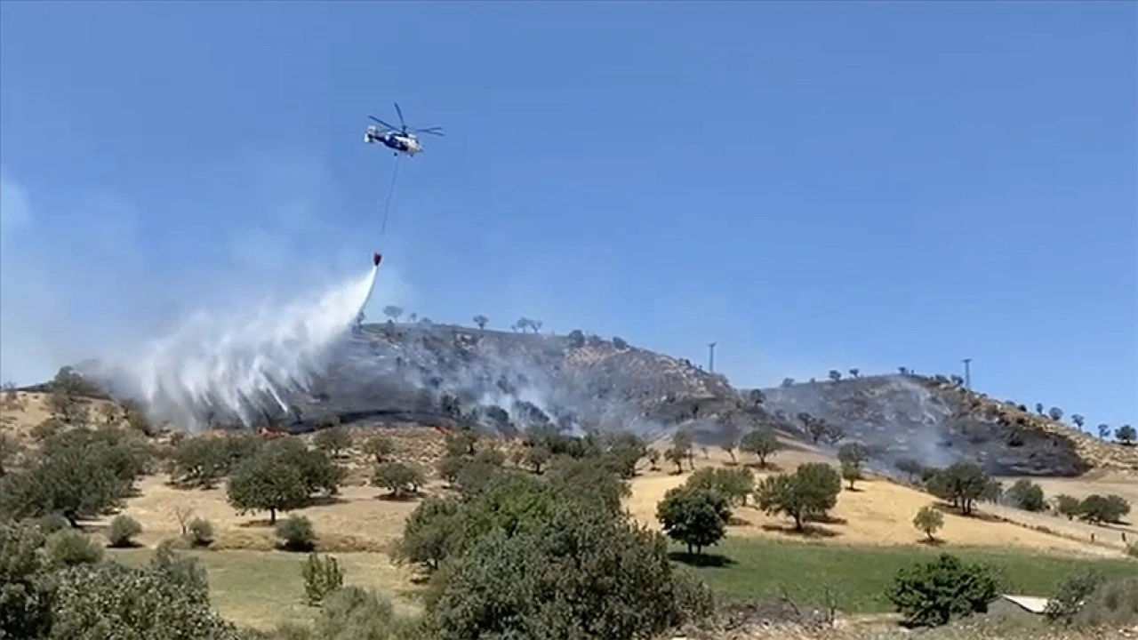 Çanakkale'de bozuk orman alanında çıkan yangına müdahale ediliyor