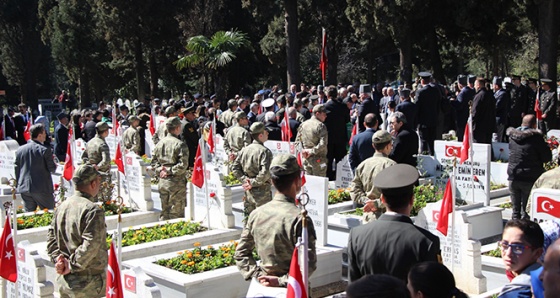 Çanakkale şehitleri gözyaşları ve dualarla anıldı