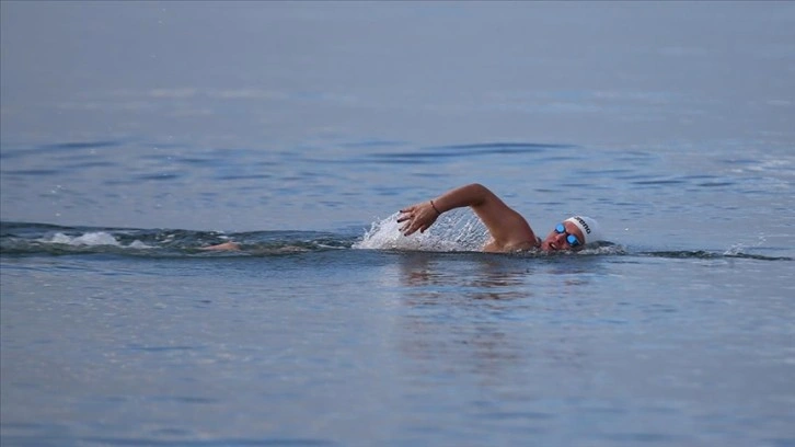 Çanakkaleli kadın yüzücü tarihe geçmek için Manş Denizi'nde kulaç atacak
