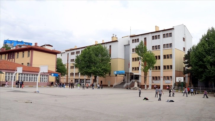 Çankırı'da beklenen olumsuz hava koşulları nedeniyle öğleden sonra okullar tatil edildi