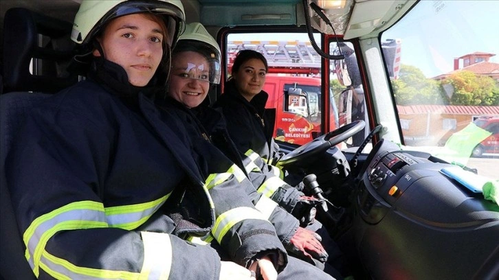 Çankırı'da kadın itfaiyeciler zorlu görevler için hazır kıta bekliyor