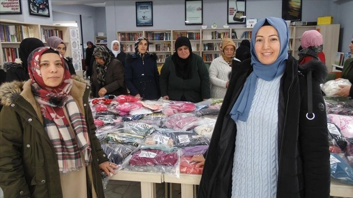 Çankırılı kadınlar yaptıkları el işi giysi ve oyuncakları deprem bölgesine gönderdi