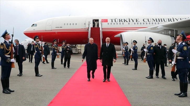 CANLI-Cumhurbaşkanı Erdoğan ve Aliyev, Zengilan Havalimanı'nın açılışını gerçekleştiriyor