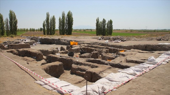 Çatalhöyük'te Neolitik evin hücre mekanlarında çoklu mezarlar bulundu