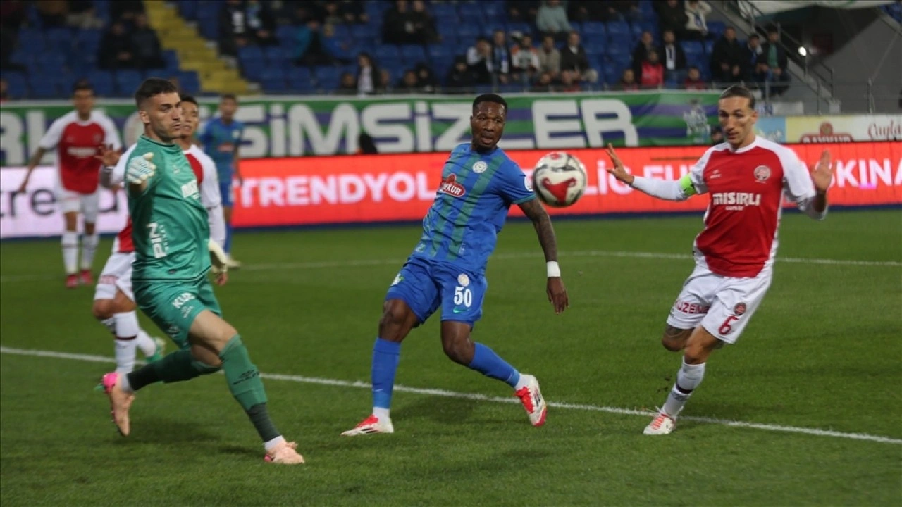 Çaykur Rizespor, konuk ettiği Fatih Karagümrük'ü yendi