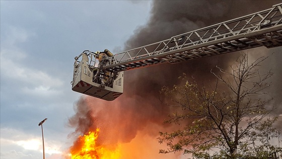 Çekmeköy'deki depo yangını söndürüldü