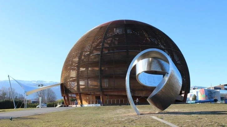 CERN'deki Büyük Hadron Çarpıştırıcısı ile yeni parçacıklar keşfedildi