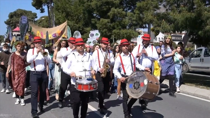 Çeşme, bayram doluluğunu 'ot festivali' ile sürdürmek istiyor