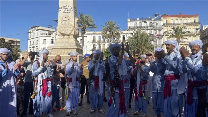 Cezayir çöllerinden Fransız sömürgeciliğine karşı yükselen folklorik direniş: Barut Dansı