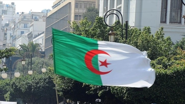 Cezayir'de aralık ayında yapılacak cumhurbaşkanlığı seçimleri 7 Eylül'e çekildi