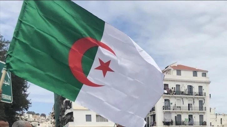 Cezayir’den Fransa’nın Nijer’e askeri müdahale için hava sahasını açma talebine ret