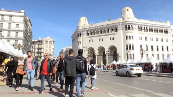 Cezayirliler Osmanlı'nın Cezayir'deki hakimiyetini 'sömürge' olarak tanımlayan M