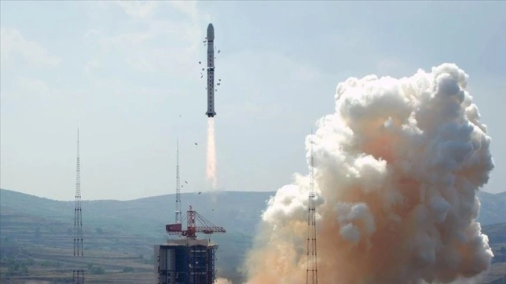 Çin, Ay keşif görevlerinde kullanacağı aktarım uydusunu fırlattı