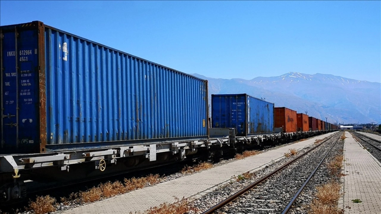 Çin'den yola çıkan iki yük treni yarın Türkiye'den Avrupa'ya hareket edecek