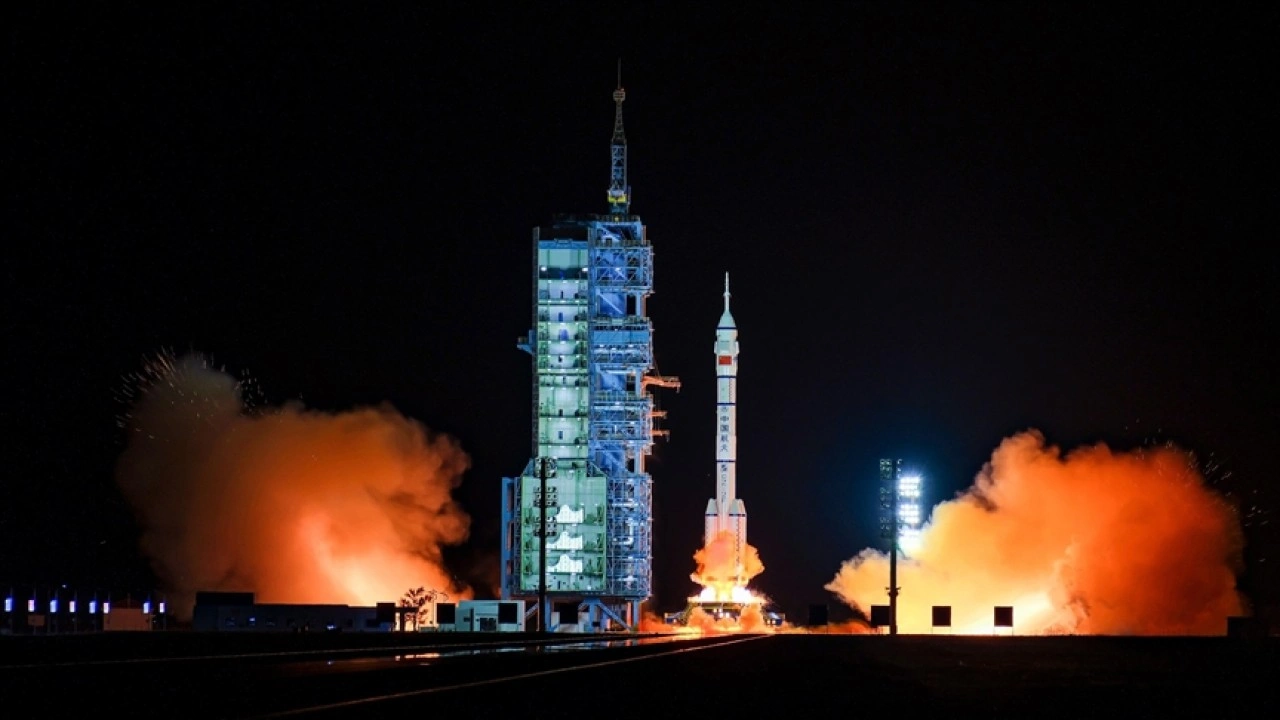 Çin, mekik hasarı nedeniyle Dünya'ya dönemeyen taykonotları getirmek için hazırlık yapıyor