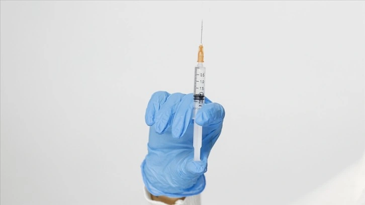 Çin'de 'solunabilir' Kovid-19 aşısı uygulanmaya başladı