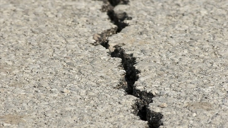 Çin'in Gansu eyaletinde meydana gelen depremde 111 kişi hayatını kaybetti