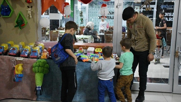 Çocuklar bayram sevincini