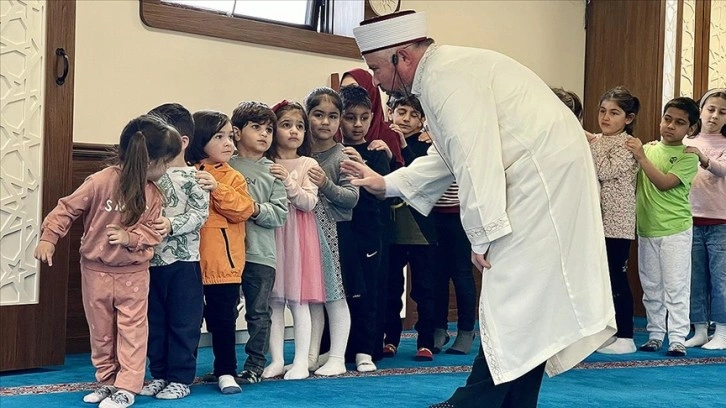 Çocuklara camiyi sevdirmeyi amaçlayan 