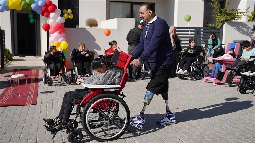 Çocukluğunda geçirdiği kazada bacaklarını kaybeden Iraklı Garib hayatını engellilere adadı