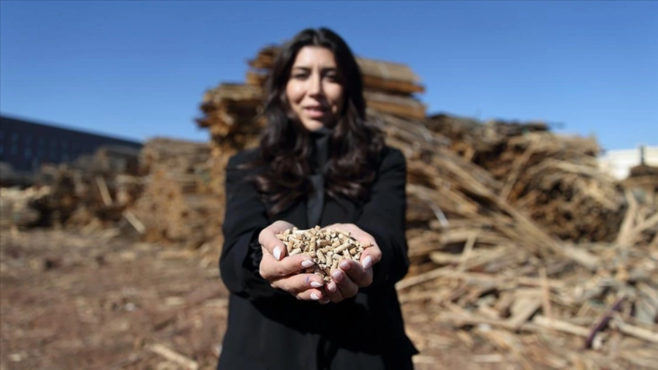 Çorum'da kadın girişimcinin kurduğu pelet fabrikası ahşap atıklarını ekonomiye kazandırıyor