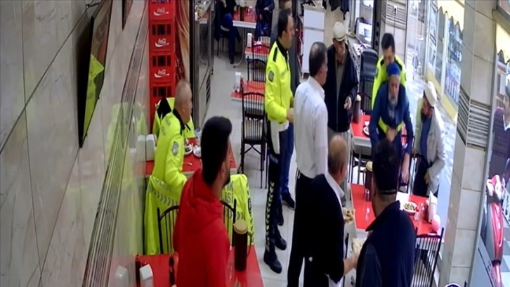 Çorum'da nefes borusuna yemek kaçan kişi polisin Heimlich manevrasıyla kurtarıldı