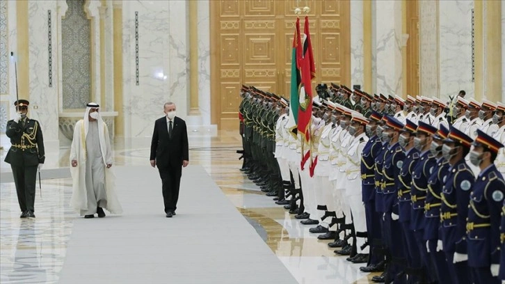 Cumhurbaşkanı Erdoğan, Abu Dabi Veliaht Prensi Bin Zayid tarafından resmi törenle karşılandı