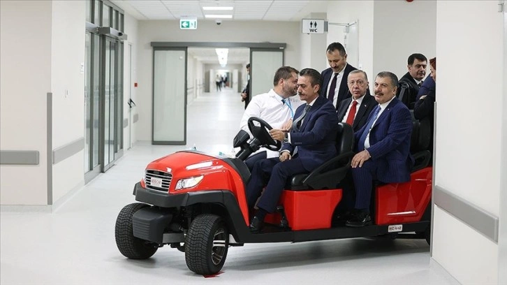 Cumhurbaşkanı Erdoğan, açılışını yaptığı Etlik Şehir Hastanesinde incelemelerde bulundu
