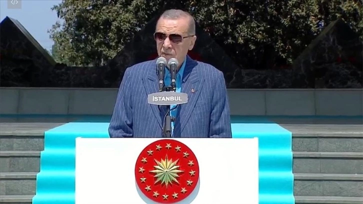 Cumhurbaşkanı Erdoğan, Adnan Menderes'in anıt mezarını ziyaret etti